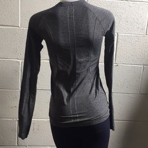 lululemon athletica Tops - Lululemon gray LS Run Swiftly, sz 6, 58884 lululemon athletica Tops - Lululemon gray LS Run Swiftly, sz 6, 58884